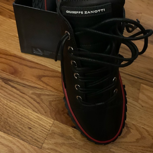 Giuseppe Zanotti Blabber Low-Top Leather Sneakers - Picture 9 of 13